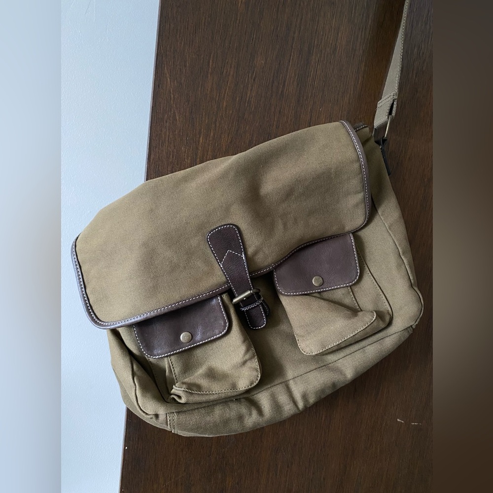 Banana Republic Large Canvas Messenger Bag Khaki Tan Traveler Archeologist vibes